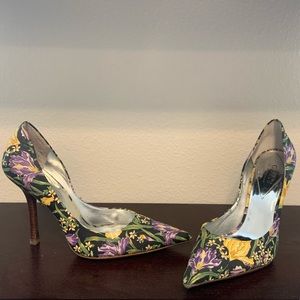 Guess Floral Carrie Pumps 9.5